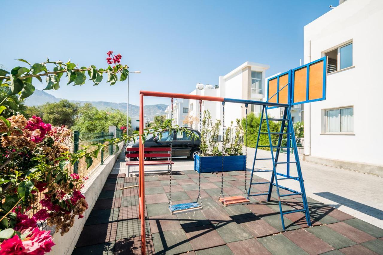Amazing Two-Bedroom Apartment In Residence Lukomorye D1 With Private Garden Karavas  Exterior foto